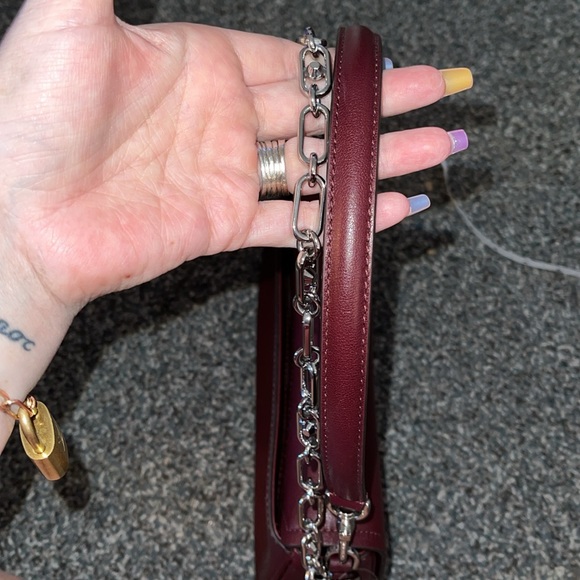 NWT Michael Kors two way shoulder bag. Chain & leather strap removable - Picture 4 of 7